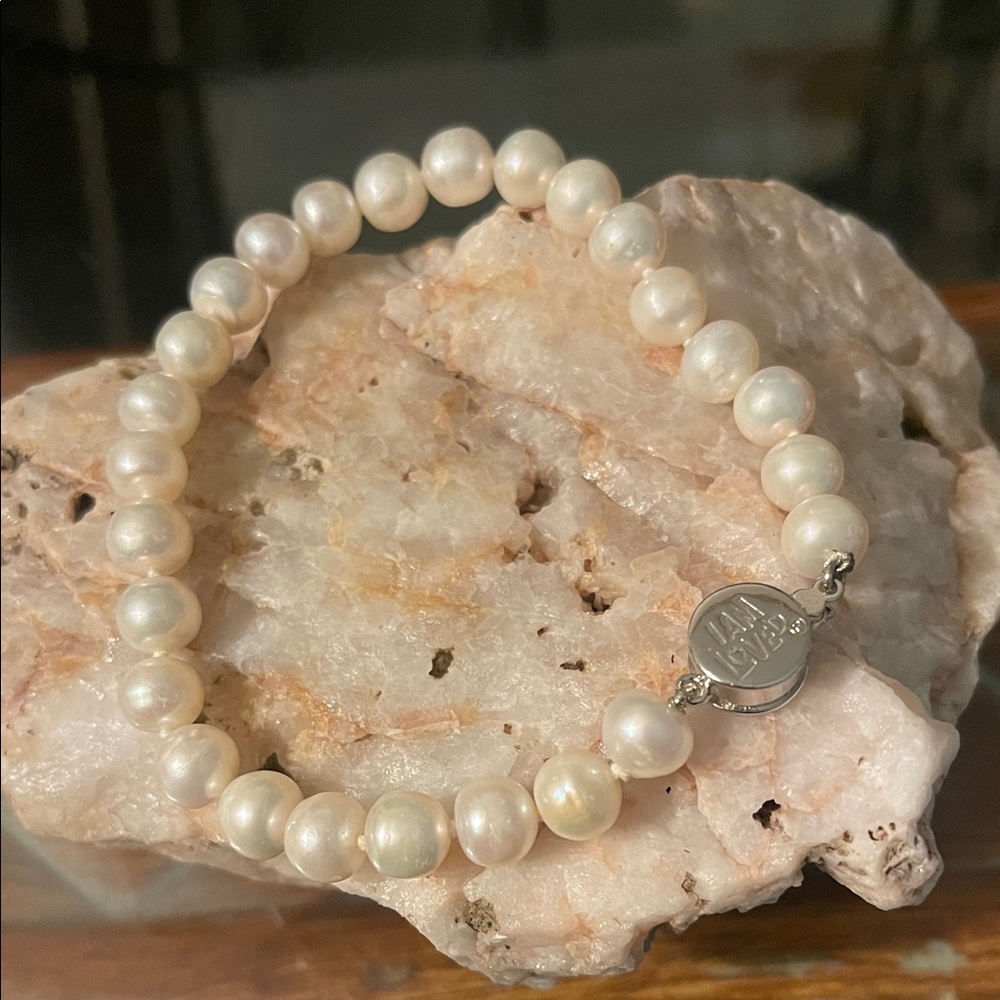 I AM LOVED Pearl Bracelet